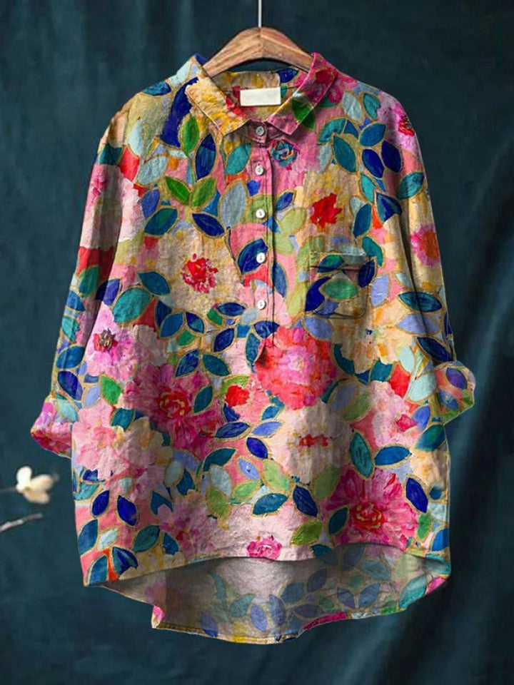 Trendy mønstret dameskjorte med afslappet pasform. Stilfuld overdel til moderne forårs- og sommermode.