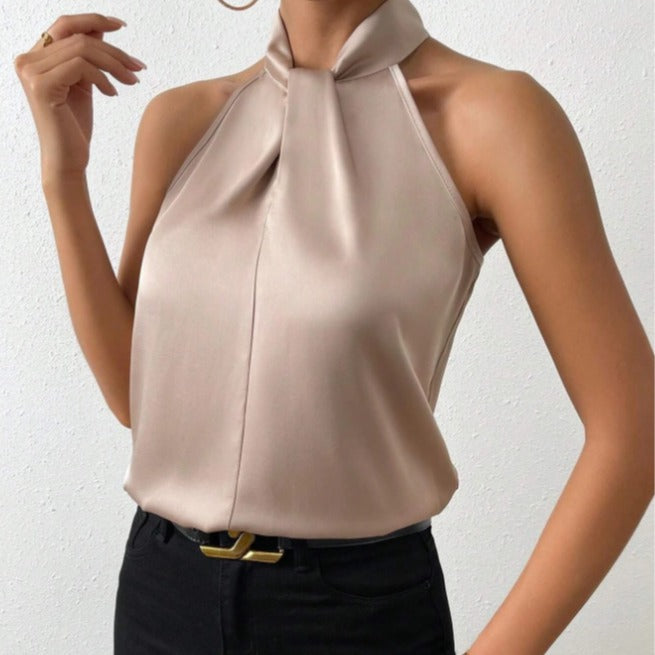 Elegant kvinders top med snoet hals, perfekt til festlige lejligheder.
