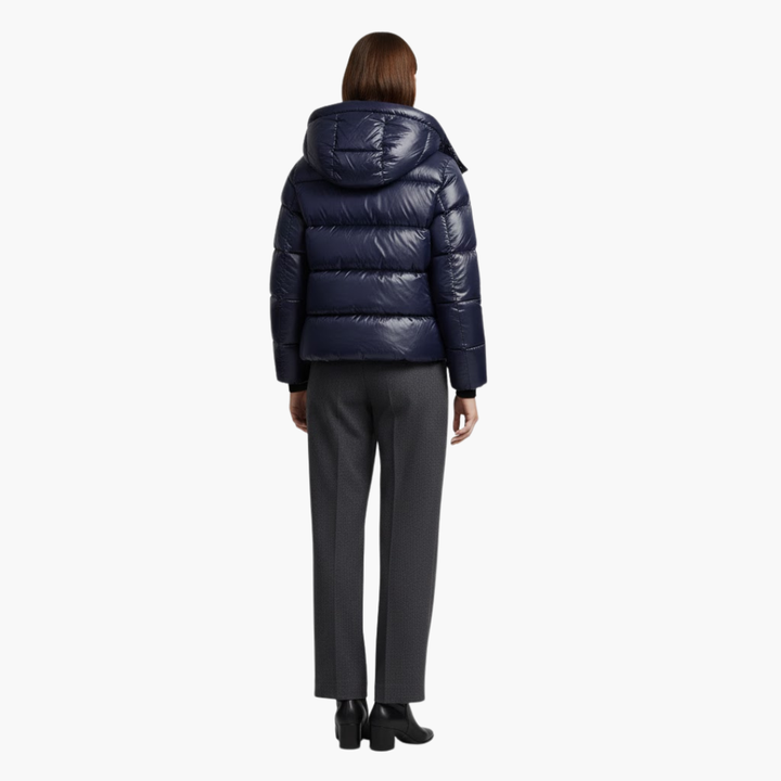 Trendy quiltet damejakke med hætte, et must-have til moderne kvinder.