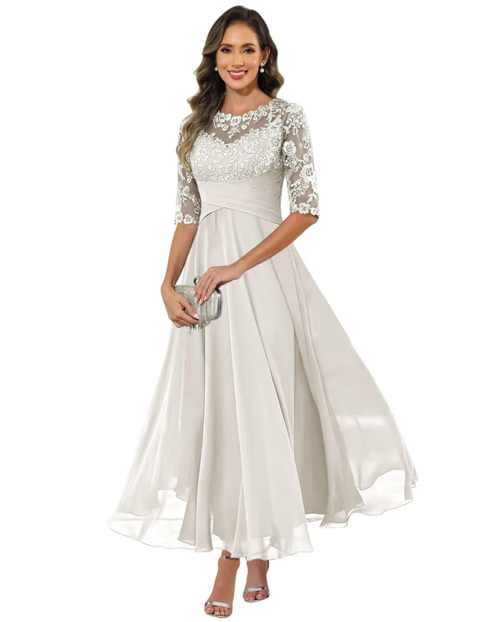 Festlig aftenkjole i blonde og chiffon til kvinder, med elegant snit.