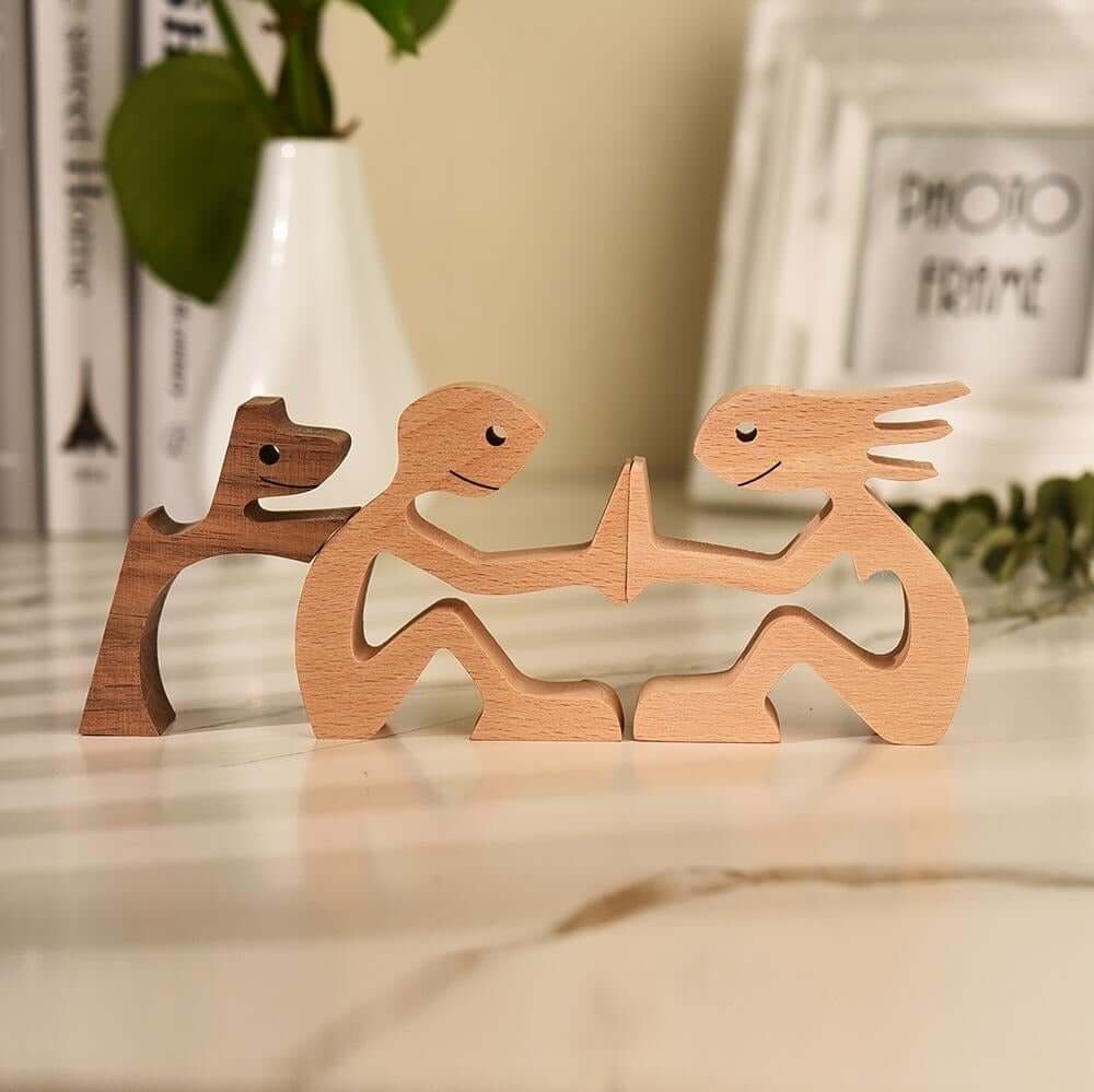 Håndudskåret Hundefigur i Træ
