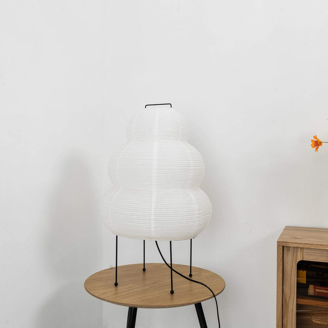 Minimalistisk japansk bordlampe Yumi