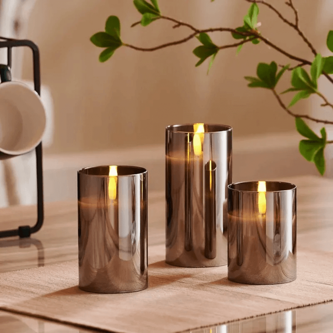 Realistiske LED-stearinlys med flammeeffekt og fjernbetjening