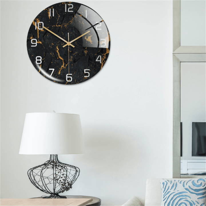 Elegant vægur med marmor-udseende 30 cm