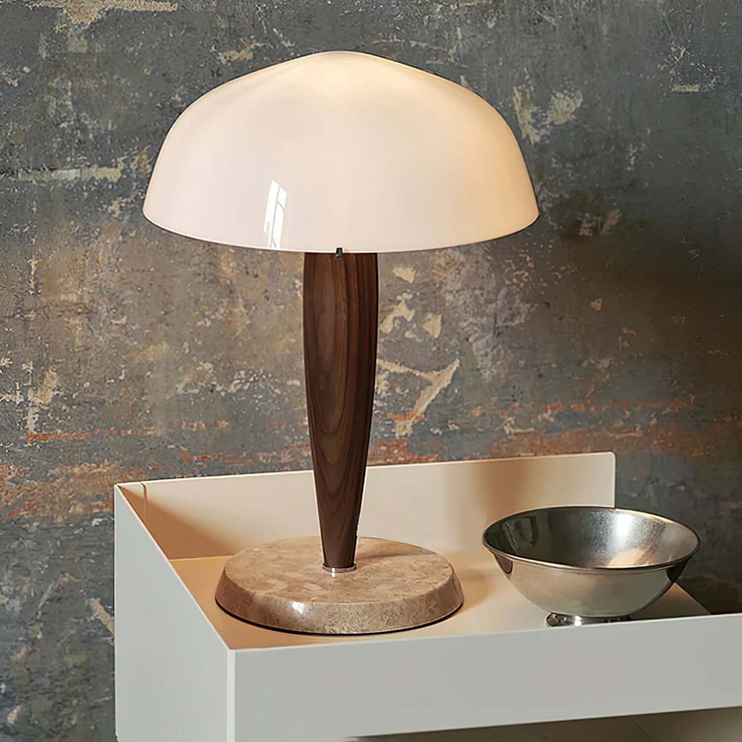 Designer bordlampe med valnødfod