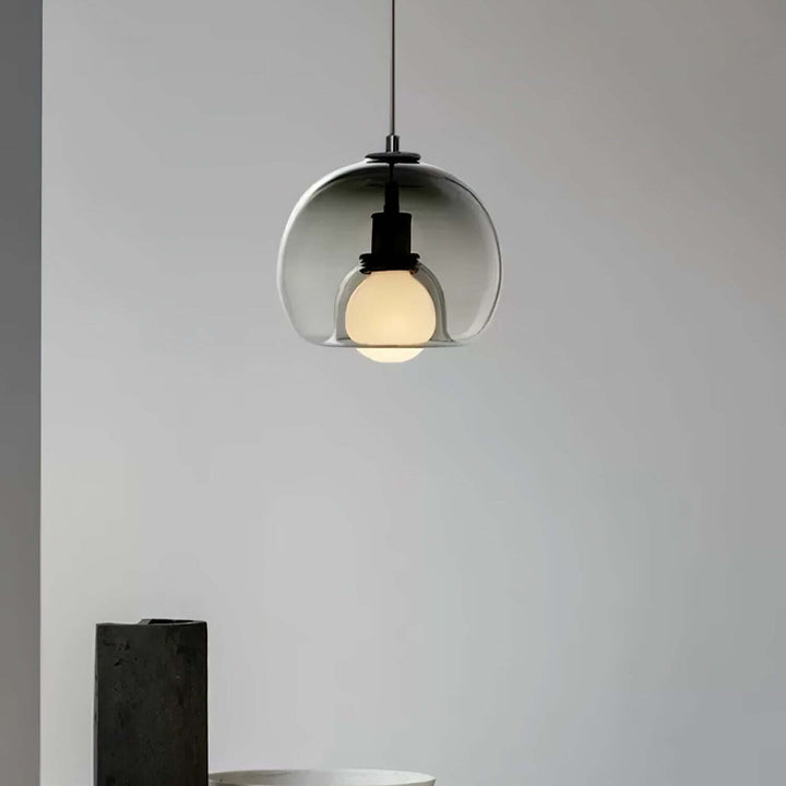 Moderne pendellampe i metal og glas