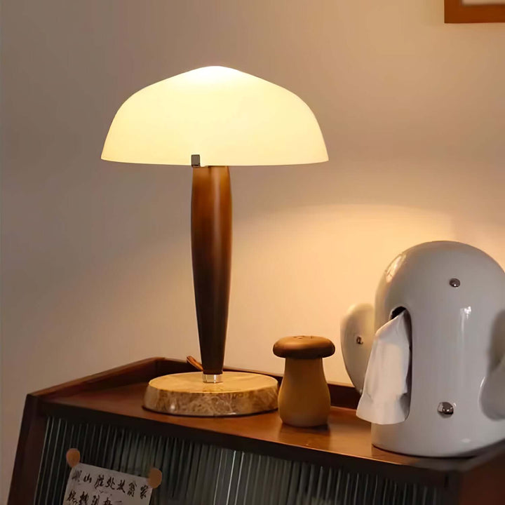 Designer bordlampe med valnødfod