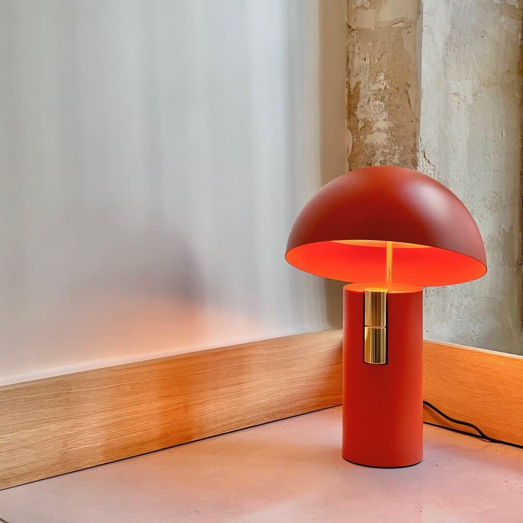 Moderne designer bordlampe med drejelige cylindre