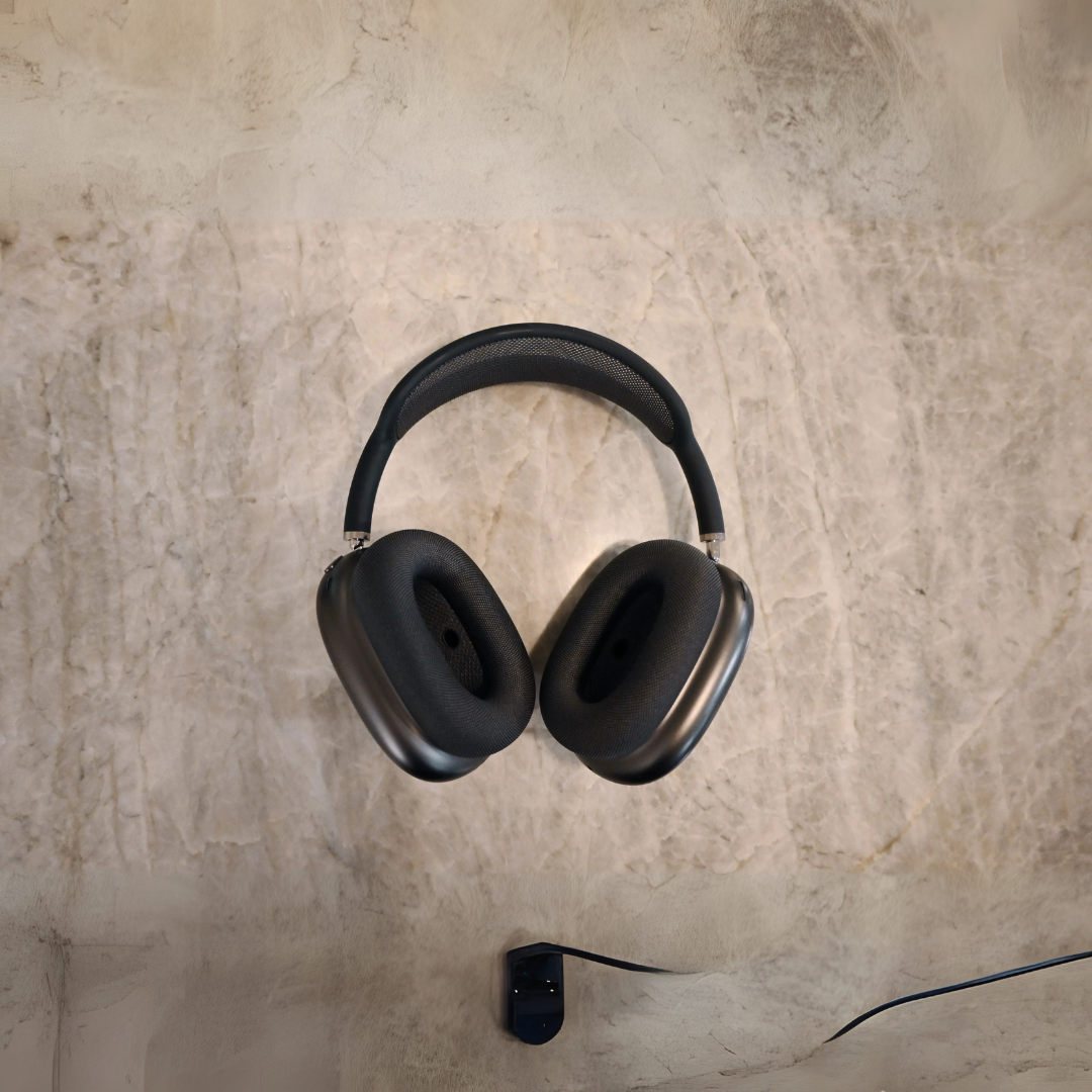 Sølv AeroBeats headset, trådløst med HiFi-lyd, designet for komfort og lange lyttesessioner.