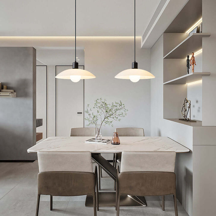 Minimalistisk Pendellampe i Hvidglas