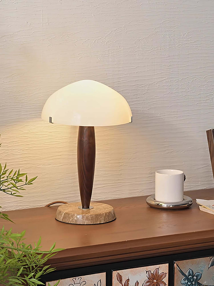 Designer bordlampe med valnødfod