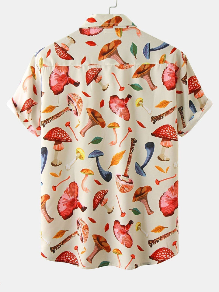 Stilren kortærmet herreskjorte i beige med moderne print, ideel til afslappede sommerdage.