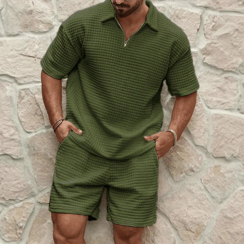 Herrernes todelt fritidssæt: ensfarvet T-shirt og shorts med afslappet pasform. Perfekt til sommer.