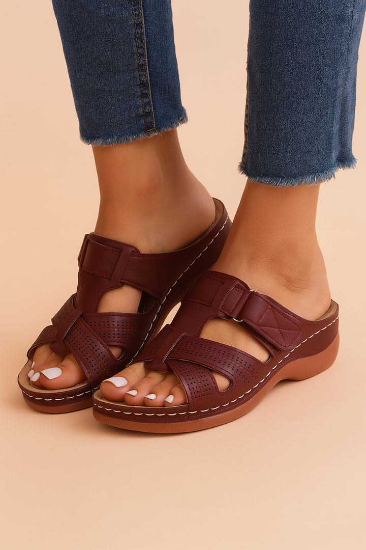 Slip-on Agnieszka crossover sandaler til kvinder, komfortable og trendy sommersko til enhver lejlighed.