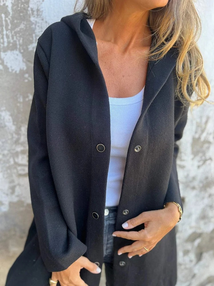 Afslappet Anya cardigan med hætte og knapper, ideel til hverdagsbrug.