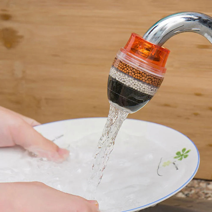 AquaFrisch Vandfilter i køkkenet, stilfuldt design, effektiv filtrering af skadelige stoffer for rent drikkevand, miljøvenlig