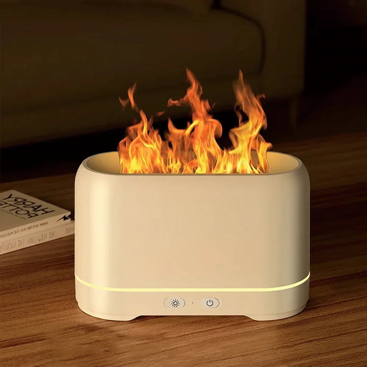 Elegant hvid aromadiffuser med realistisk flammeeffekt. Stille duftspreder, perfekt til hyggelig indretning.