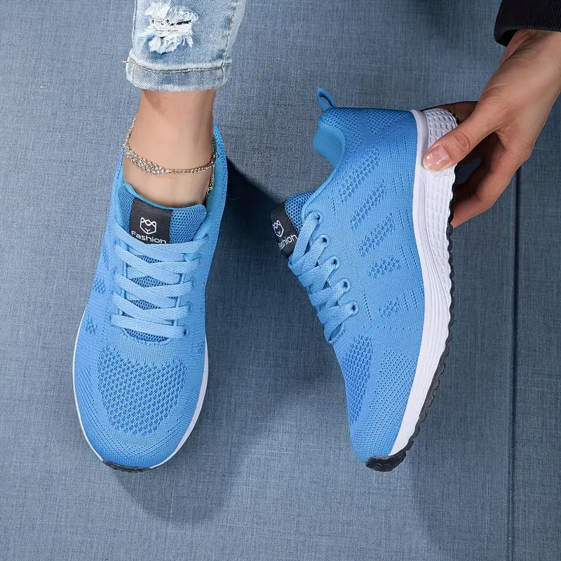 Åndbare damesneakers i elegant design med mesh-overdel for sportslig alsidighed og sikker komfort.