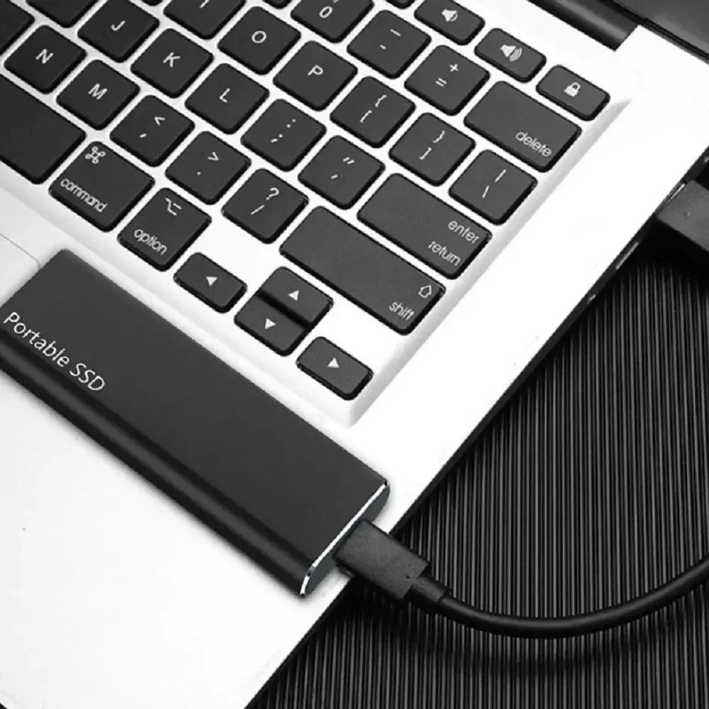 Elegant, robust ekstern SSD med lynhurtig dataoverførsel. Essentiel for digital sikkerhed.