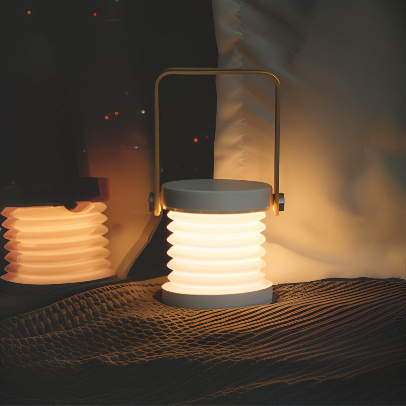 Dæmpbar LED lampe, bærbar og genopladelig. Trådløs bordlampe med stemningslys i nordisk design.