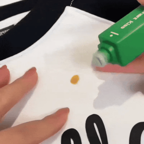 Kompakt pletfjerner til rejsebrug, perfekt til tøjpleje. Redder dit tøj fra pletter.