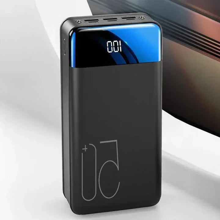 Bærbar powerbank 50.000mAh til hurtig opladning af flere enheder på farten.