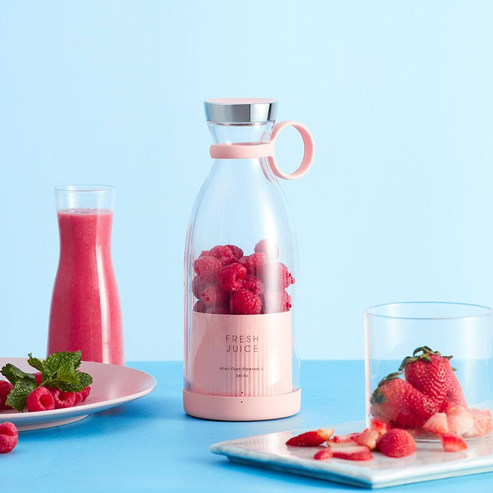 Kompakt 380ml bærbar smoothie blender for nem juice og friske drikke. Perfekt køkkenudstyr til rejser.