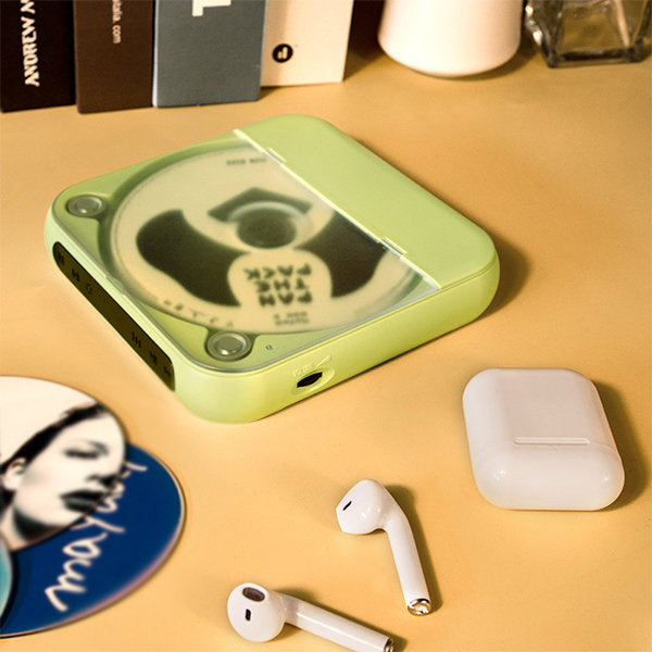 SoundGo musikafspiller: Kompakt, bærbar CD-afspiller med AUX, krystalklar lyd og retro feel. Perfekt gave.