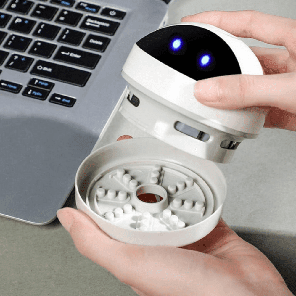 Ledningsfri og genopladelig USB mini støvsuger til effektiv skrivebordsrengøring og fjernelse af tastaturstøv.