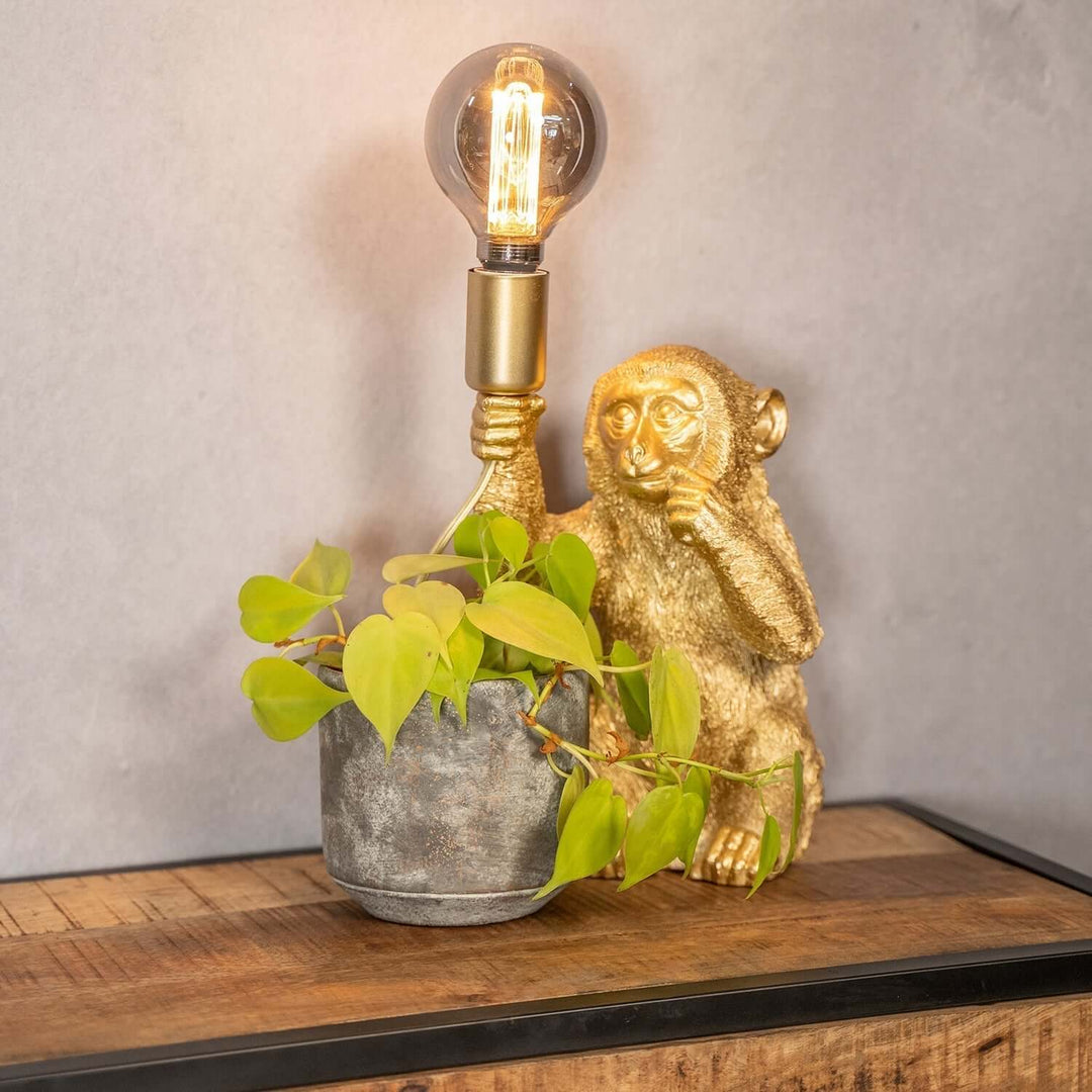 Gylden Abe Bordlampe - Luksuriøst Design