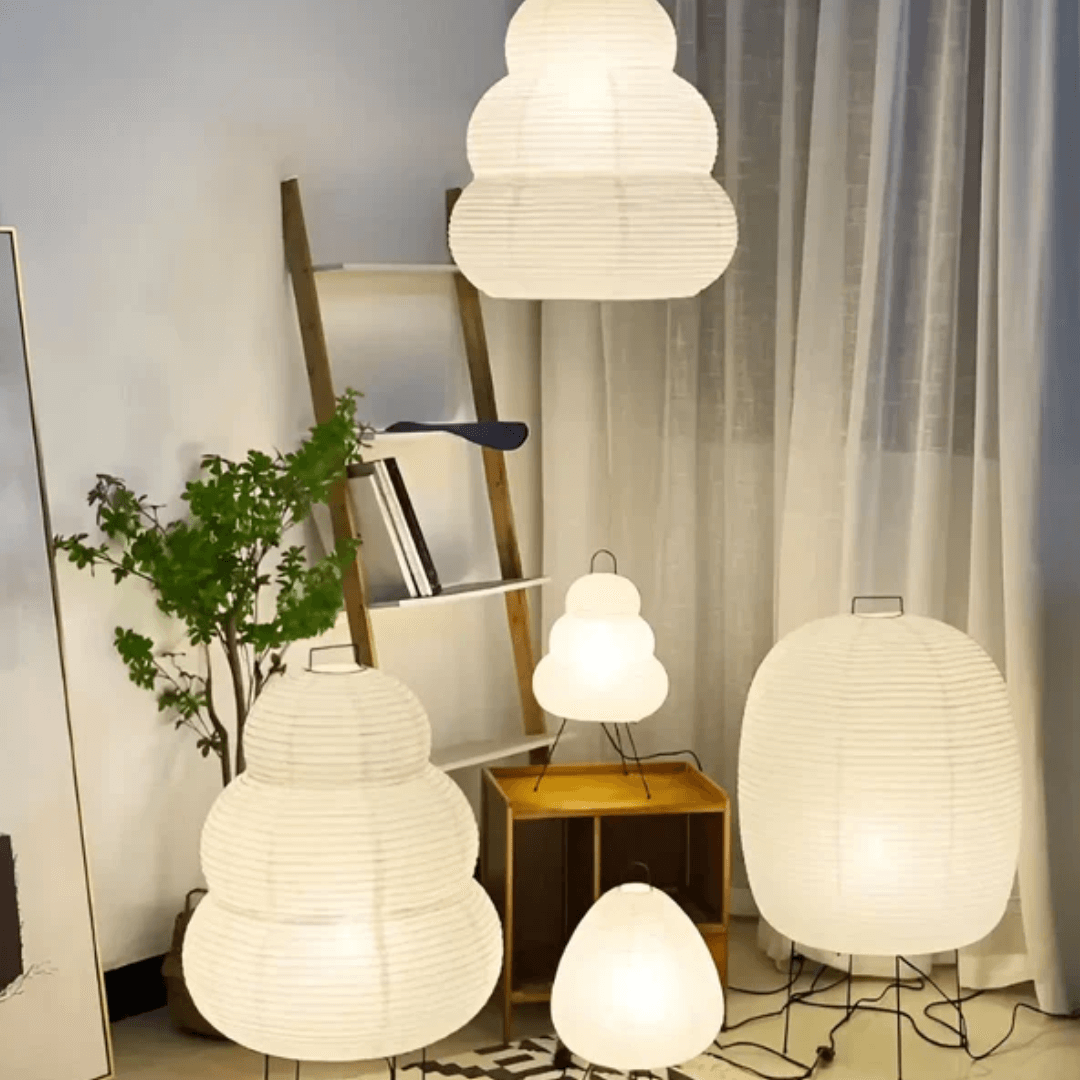 Standerlampe i rispapir med varmt hvidt LED-lys