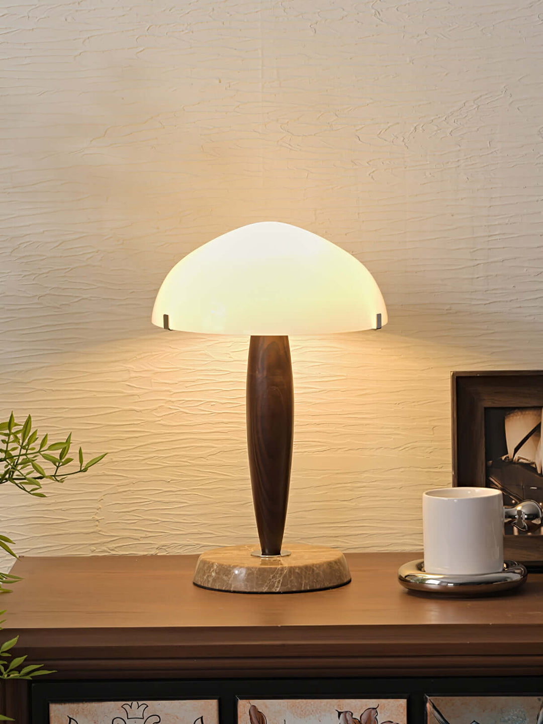 Designer bordlampe med valnødfod