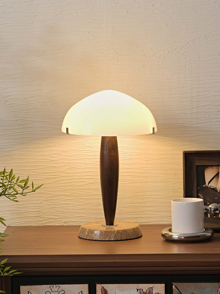 Designer bordlampe med valnødfod