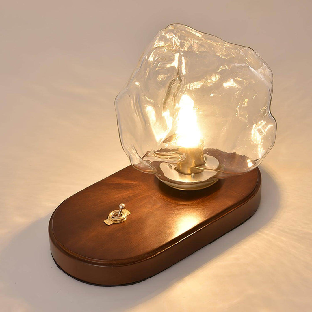 Bordlampe af glas i isstensdesign
