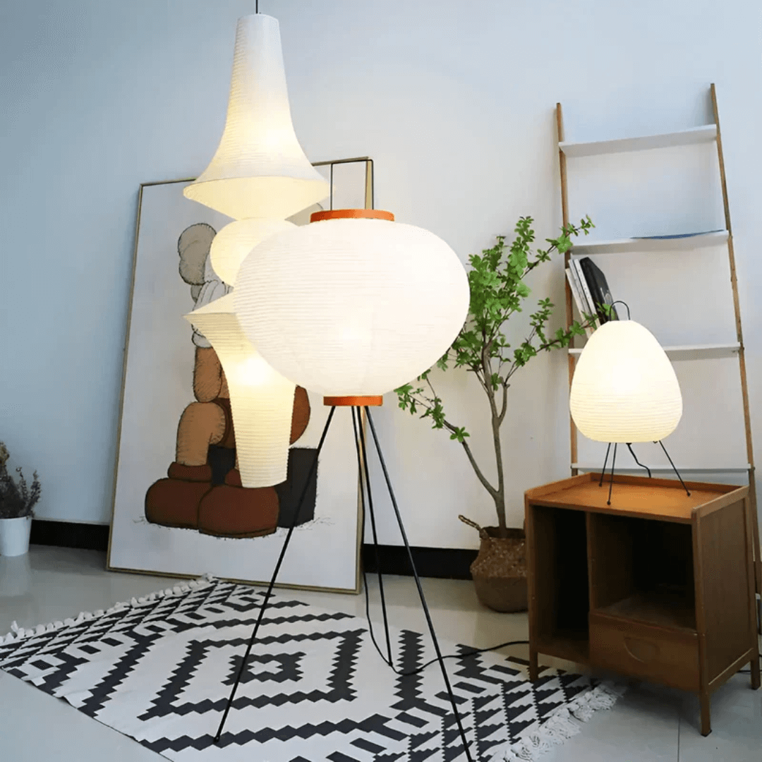 Standerlampe i rispapir med varmt hvidt LED-lys