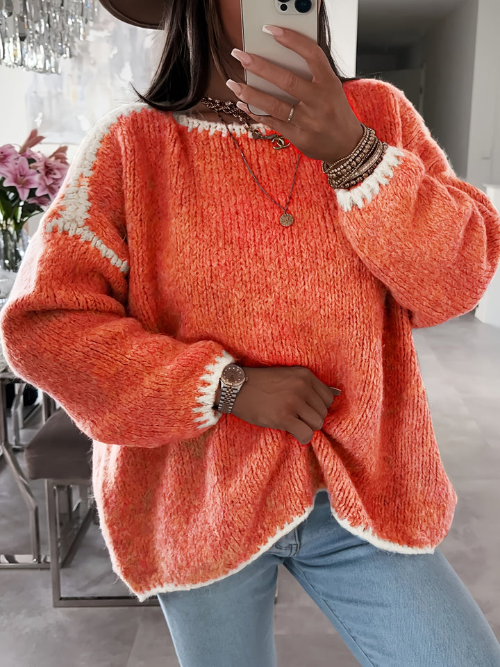 Stilfuld dame sweater med afslappet løs pasform, bådudskæring og moderne kontrast design.