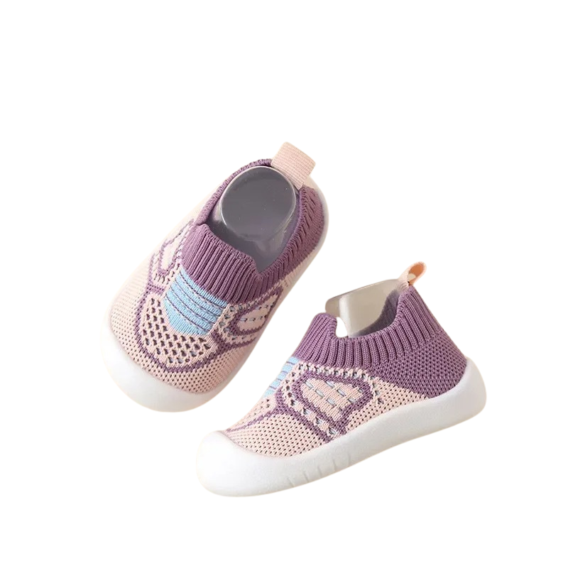 Babysko i åndbart materiale med fleksibel sål og stilfuldt design i søde farver, ideelle til småbørn.