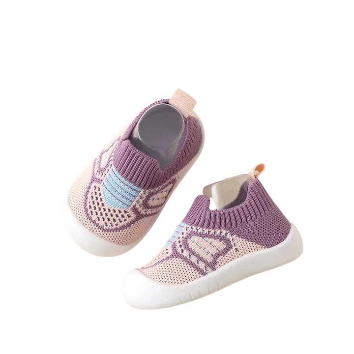 Babysko i åndbart materiale med fleksibel sål og stilfuldt design i søde farver, ideelle til småbørn.