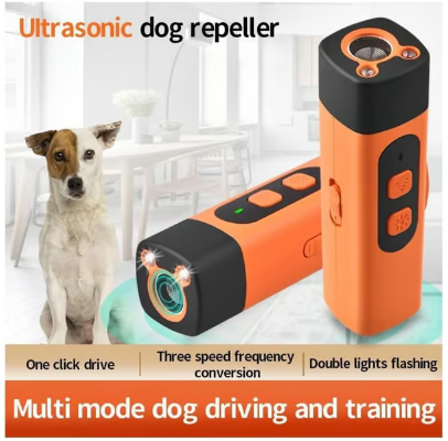 Glad og velopdragen hund, efter vellykket brug af BarkEase lydløs gøkontrol træner.