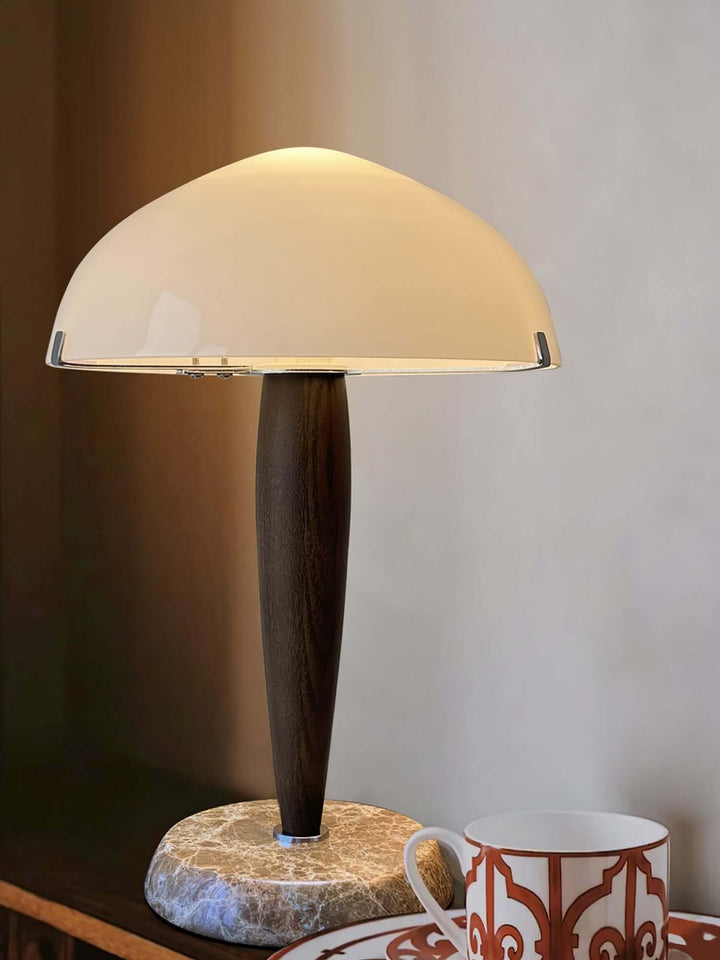 Designer bordlampe med valnødfod