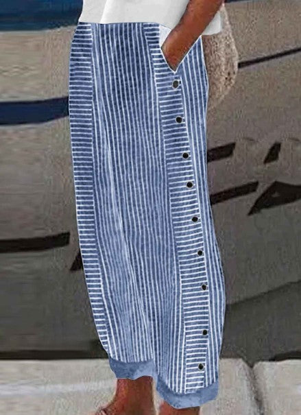 Moderigtige stribede kvindebukser, der kombinerer komfort med elegant sommerstil. Rynkefri.