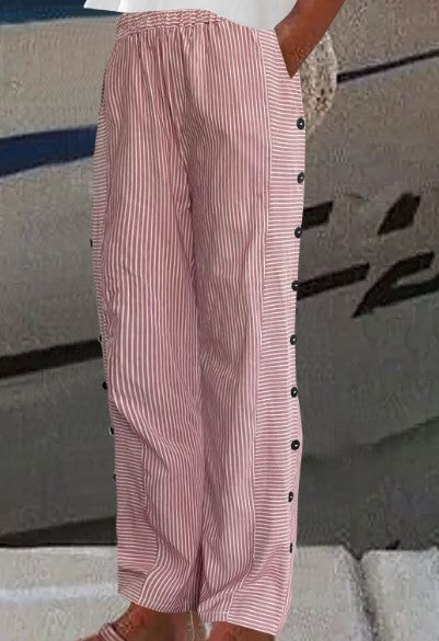 Bløde, rynkefri damebukser med trendy striber. Ideelle til en bekvem og elegant sommerdag.