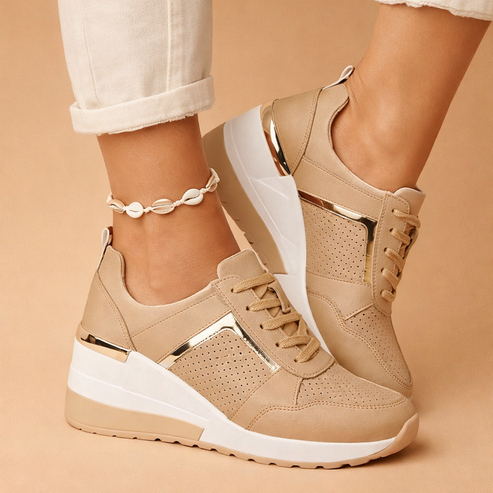 Nærbillede af grå dame platform sneakers, viser moderne design og behagelig pasform. En mode sko.