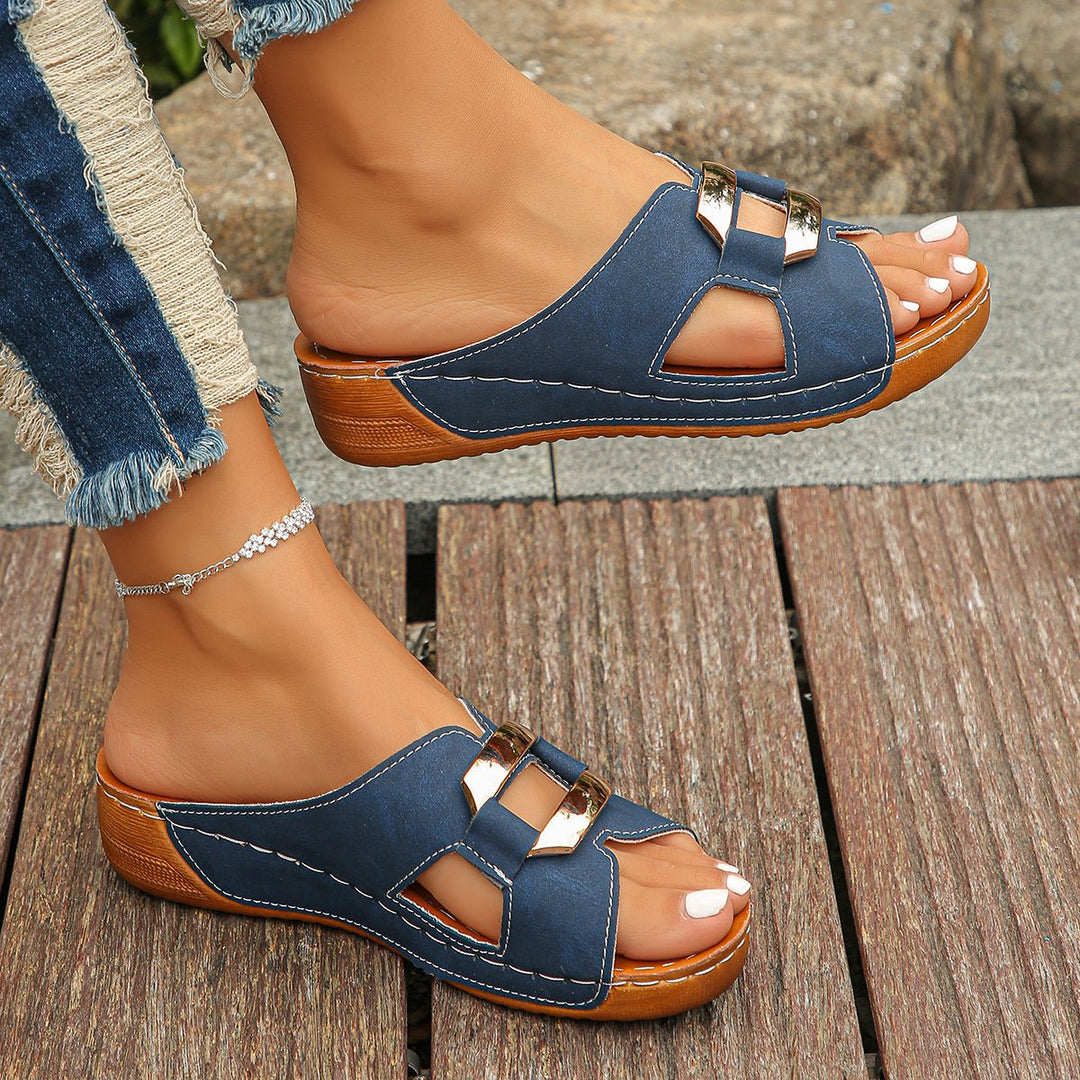 Dame sandaler med platform og justerbart spænde. Ergonomisk design for ekstra komfort og støtte.
