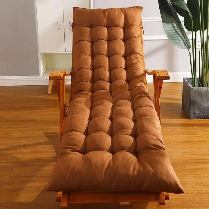 Behagelig, fleksibel gyngestolspude til inde og ude i slidstærkt materiale og hjemligt design.