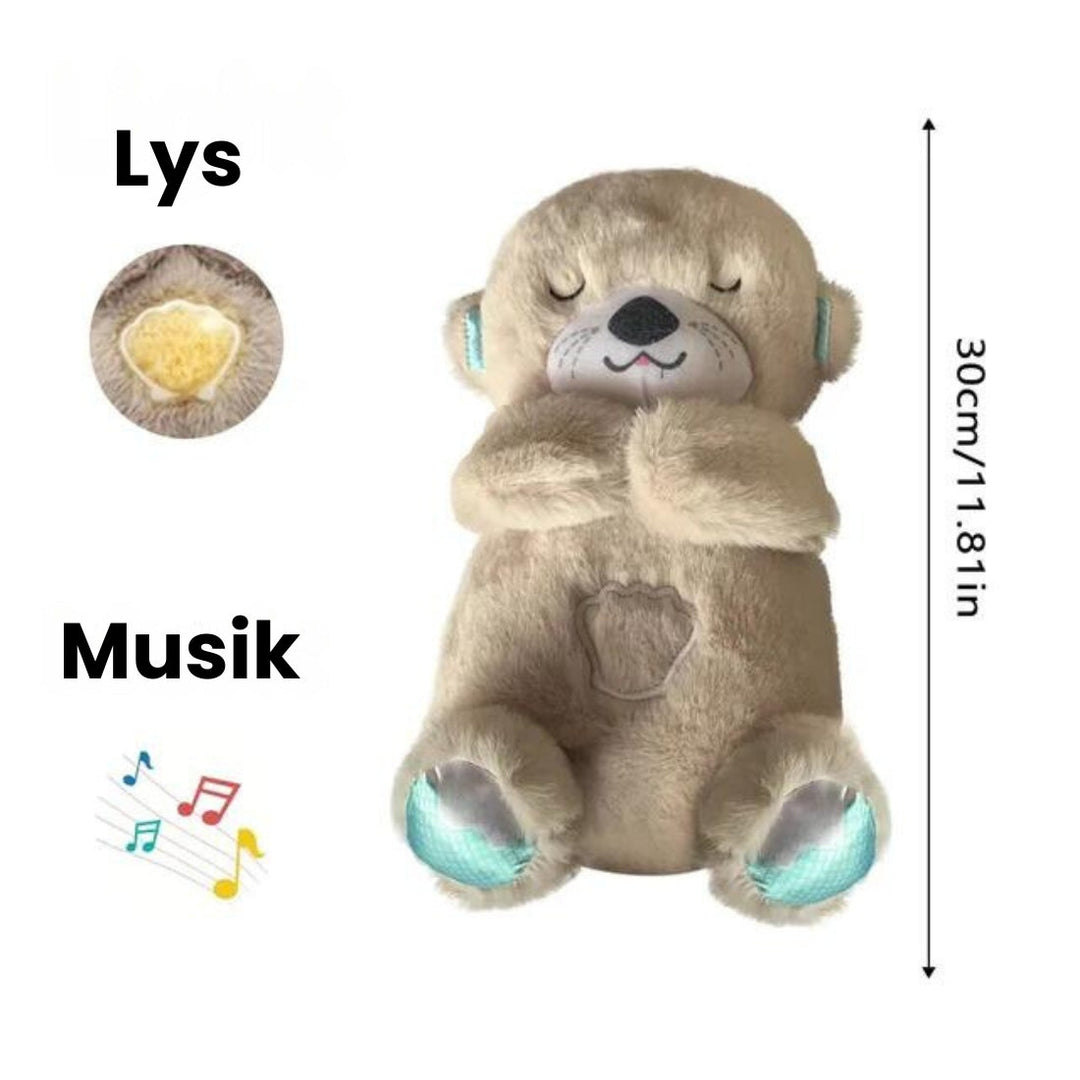 Nærbillede af blød beroligende odder nussebamse. Sovebamse plysdyr til baby.