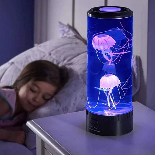 Beroligende vandmandslampe med farveskiftende LED-lys, perfekt som natlampe til børneværelset eller stemningslys.