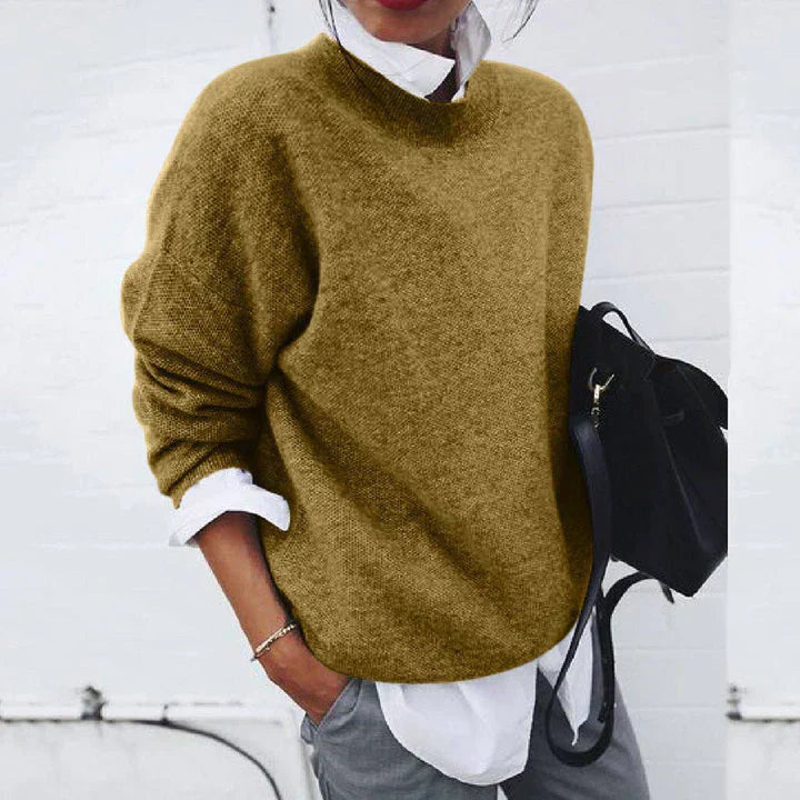 Dame oversized striktrøje i blødt materiale. Stilfuld og varm vinterstrik med moderne, flatterende design.