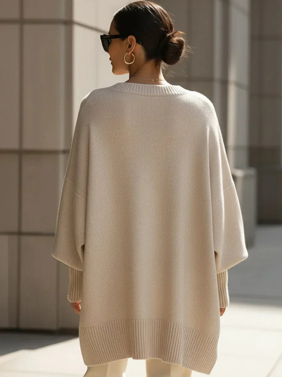 Lækker blød damestriktrøje i merinould. Oversized design og rund hals, perfekt til hyggelige vinterdage.