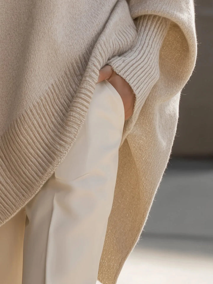 Stilfuld oversized striktrøje i merinould med rund hals. Blød og komfortabel for et afslappet look.